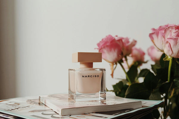 Les-Bienfaits-des-Parfums-Comment-les-Fragrances-Influencent-Votre-Humeur-et-Votre-Bien-Ătre Seraphia